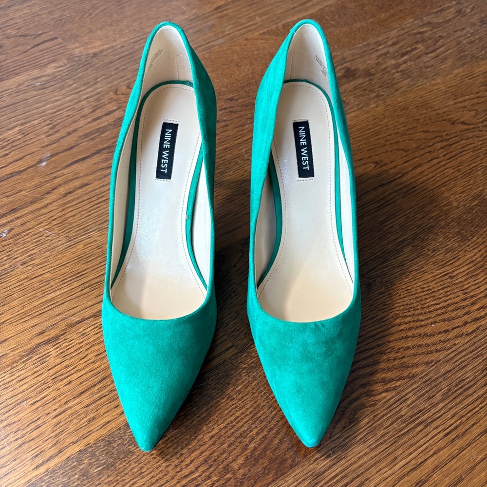 Never Worn Nine West Suede Green Stiletto Heels